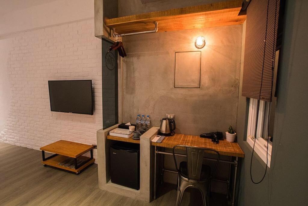 廷海特潮流民宿 L 近鐵花村 L 自助入住 T'ai-tung Extérieur photo